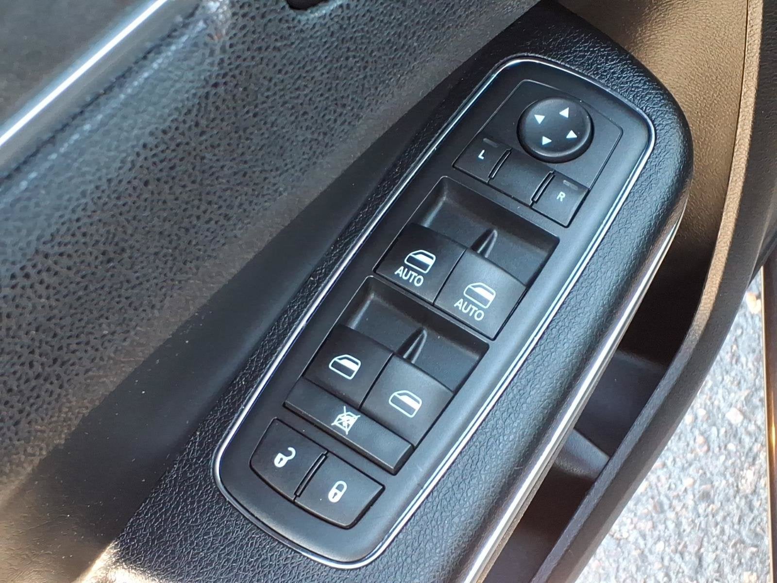 2016 Chrysler 300 300C